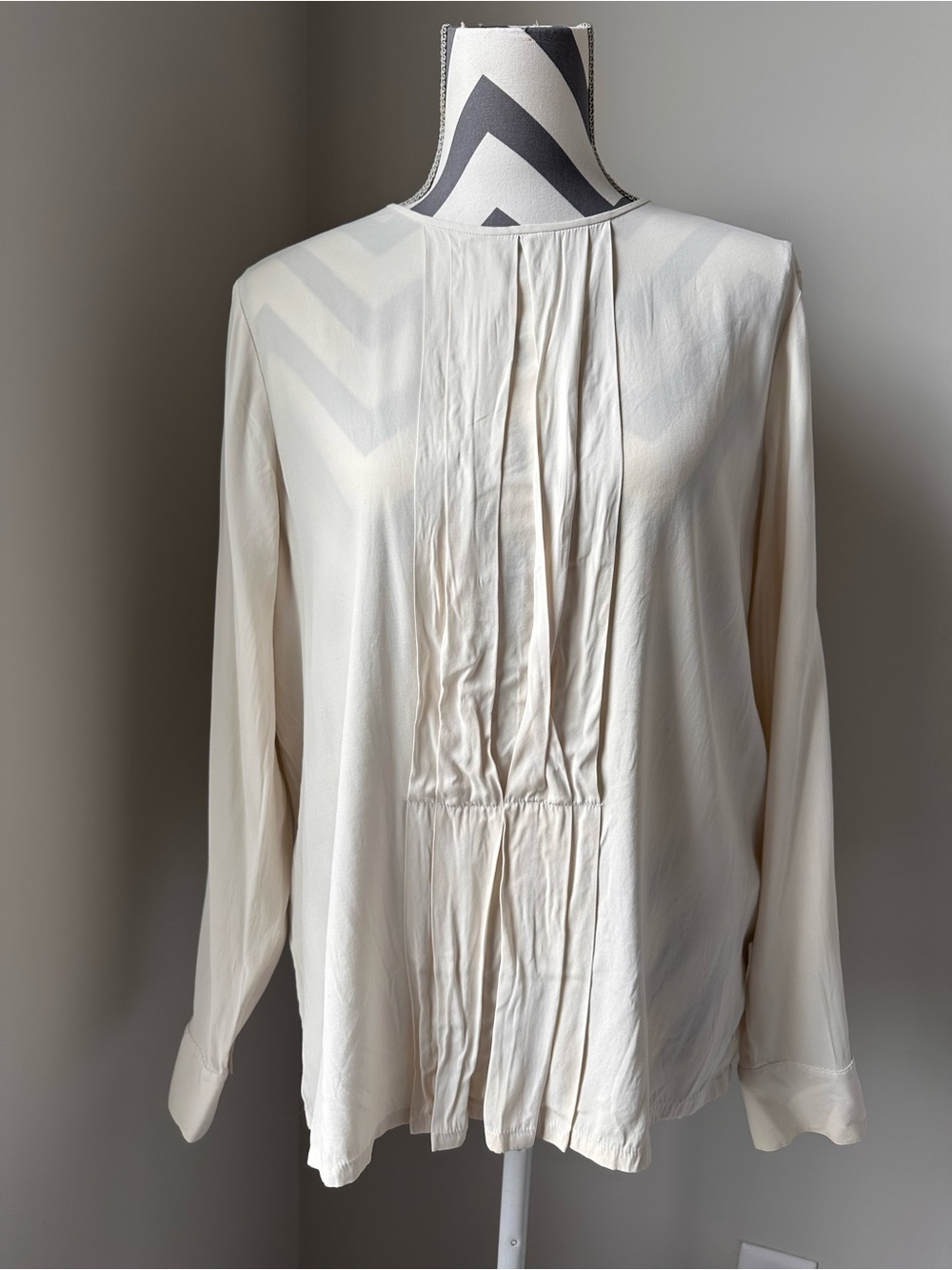 DKNY Silk Blouse Large Ivory Cream Pleated Gold Zipper Back Workwear Victorian